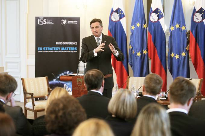 Predsednik Republike Slovenije Borut Pahor je danes nagovoril udeleence razprave "Migracije in lovekova varnost"