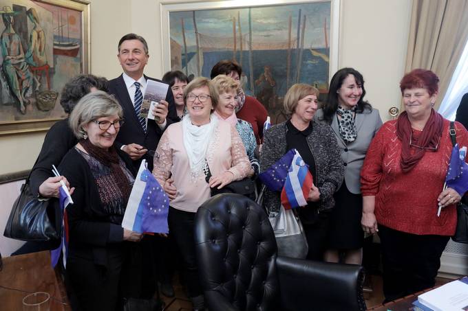 V Predsedniki palai dan odprtih vrat ob dnevu samostojnosti in enotnosti