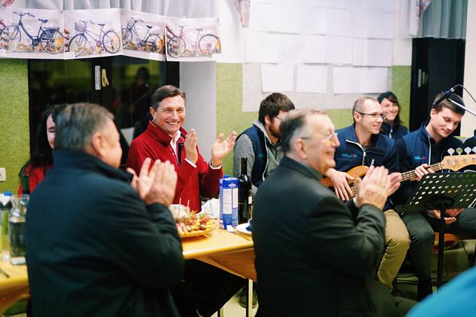Predsednik Pahor in gospa Tanja Pear sta se udeleila zaetka silvestrovanja z brezdomnimi, ki ga organizira Drutvo prostovoljcev Vincencijeve zveze dobrote