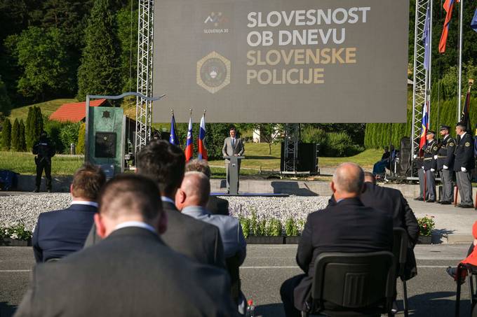 Predsednik Pahor ob dnevu slovenske policije: »Slovenska policija je obranila in varovala prebivalce in svojo domovino. Njeno varnost zagotavlja tudi danes in tako bo vedno v prihodnje«