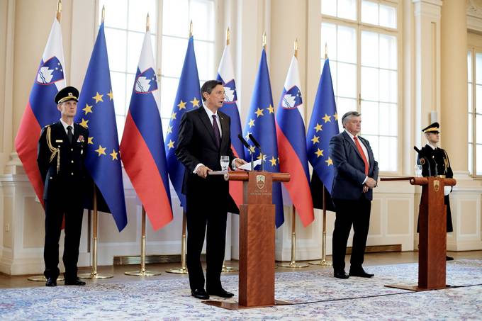 Predsednik Pahor je v poastitev dravnega praznika dneva upora proti okupatorju v Kristalni dvorani Predsednike palae nagovoril dravljane