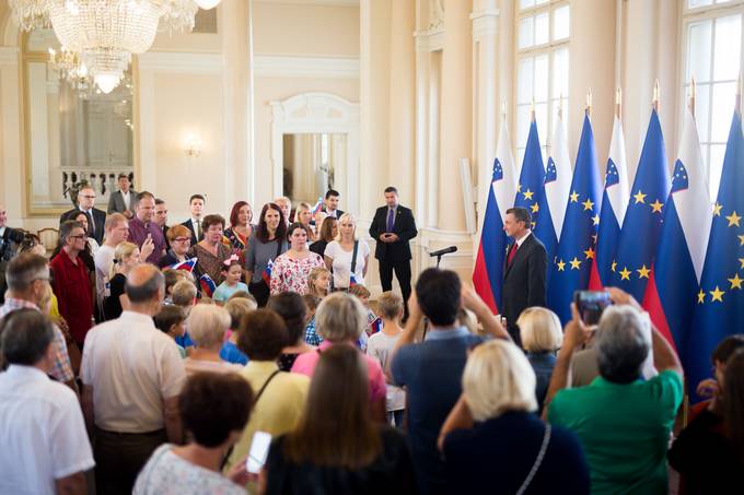 Ob dravnem prazniku vrnitve Primorske k matini domovini v Predsedniki palai dan odprtih vrat