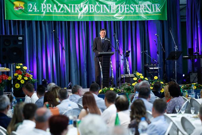 Predsednik Republike Slovenije Borut Pahor se je danes udeleil osrednje prireditve ob 24. obinskem prazniku Obine Destrnik, na kateri je nastopil kot slavnostni govornik