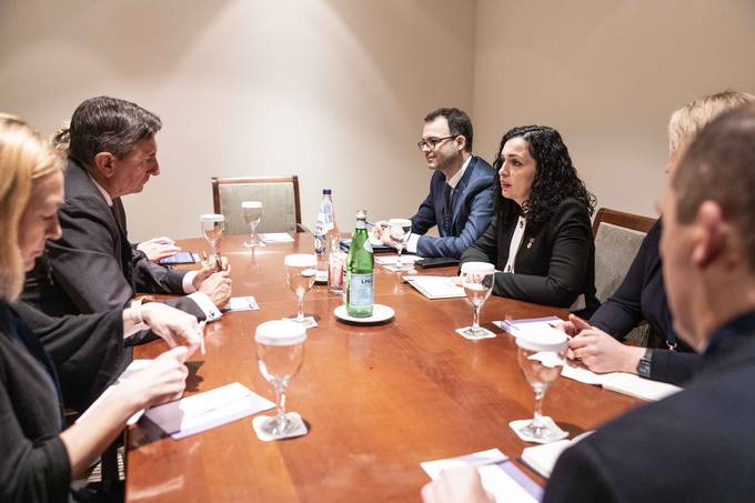 Predsednik Pahor se je ob robu Vrha SEECP sreal z dr. Vjoso Osmani, predsednico Republike Kosovo