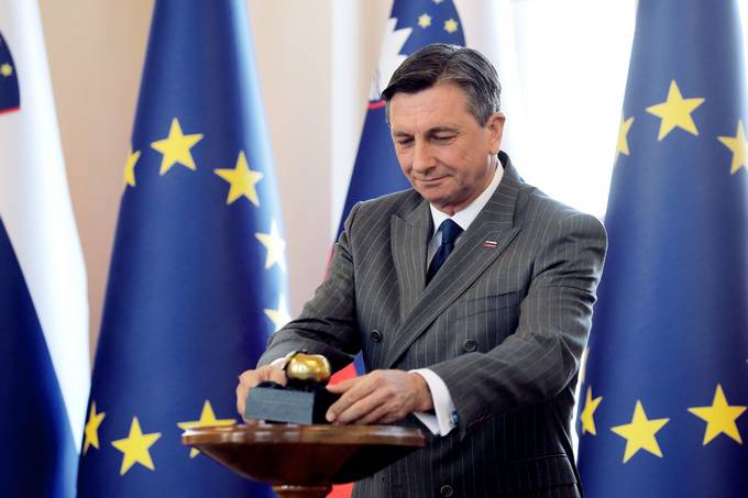 Predsednik republike virtualno vroil Jabolko navdiha