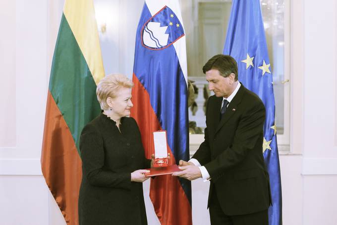 Predsednik Pahor je na uradnem obisku v Sloveniji gostil predsednico Republike Litve Dalio Grybauskaitė in ji vroil odlikovanje Red za izredne zasluge