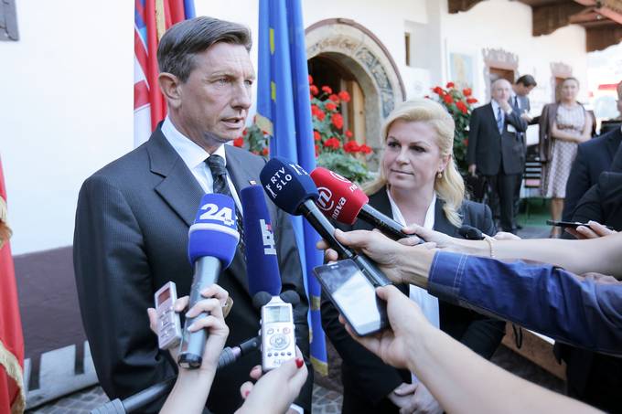 Pred prietkom Evropskega foruma Alpbach se je predsednik Pahor sreal s hrvako predsednico Grabar-Kitarovi in podal izjavo za medije
