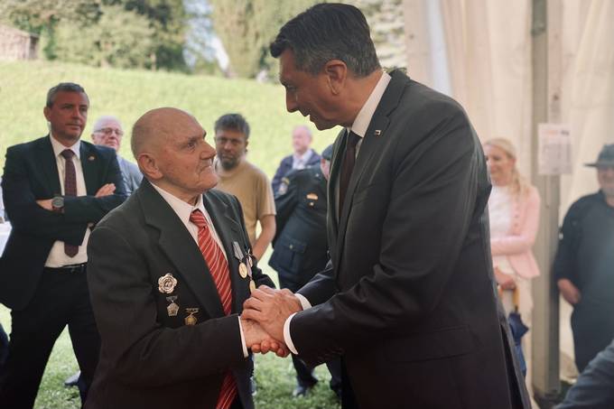 Predsednik Republike Slovenije Borut Pahor se je danes popoldan v Topolici tradicionalno udeleil osrednje slovesnosti ob dnevu zmage, na kateri je bil slavnostni govornik
