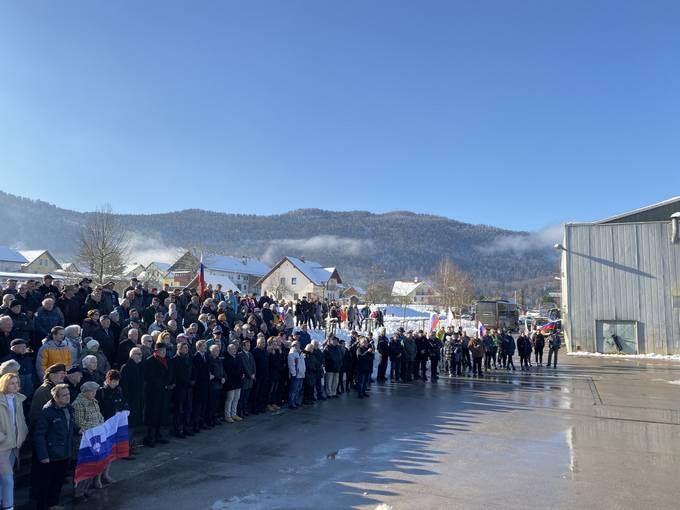 PredsednikPahor se je danes udeleil slavnostne obeleitve "dneva, ko je prvi zadialo po Slovenski vojski PRIHODNOST PRIPADA POGUMNIM, Koevska Reka 1990-2019".