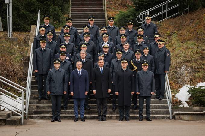Predsednik Republike Slovenije in vrhovni poveljnik obrambnih sil Borut Pahor se je danes dopoldan udeleil slovesnosti v Vojanici Ivana Cankarja na Vrhniki, na kateri se je uradno poslovil od pripadnic in pripadnikov Slovenske vojske