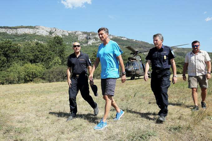 Predsednik republike si je ogledal posledice poara na Krakem robu