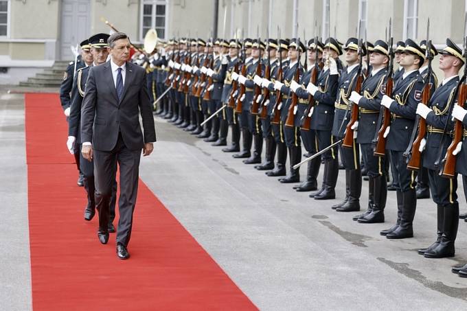 Predsednik republike in vrhovni poveljnik obrambnih sil Borut Pahor slavnostni govornik ob podelitvi diplom in potrdil sluateljem 9. generacije generaltabnega vojakega izobraevanja in usposabljanja