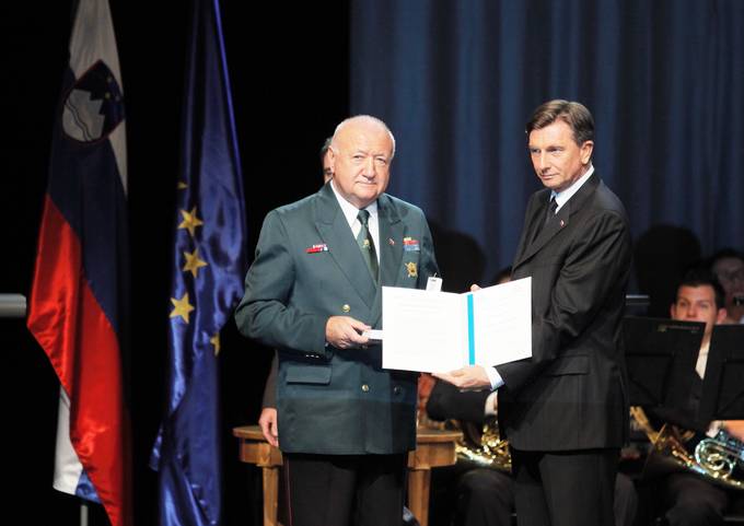 Predsednik republike Borut Pahor s srebrnim redom za zasluge odlikoval Zvezo veteranov vojne za Slovenijo