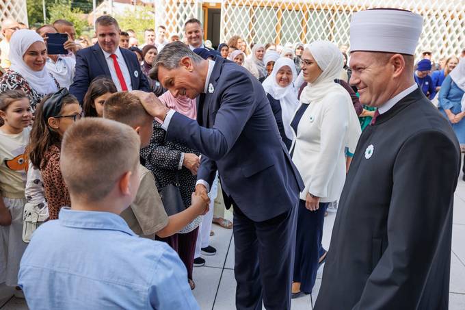 Predsednik Pahor ob 27. obletnici genocida v Srebrenici: Danes smo se zbrali, ker smo odloeni za resnico in pravico, spravo in odpuanje, za mir in blaginjo.