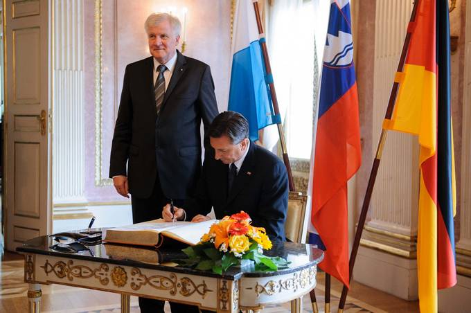 Predsednik Republike Slovenije Borut Pahor na obisku v bavarski prestolnici Mnchen. Uvodoma se je sreal s predsednikom deelne vlade Svobodne deele Bavarske Horstom Seehoferjem.