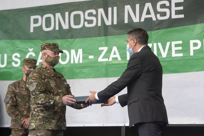 Ob dnevu Slovenske vojske je predsednik Republike Slovenije in vrhovni poveljnik obrambnih sil Borut Pahor povial poveljnika Poveljstva sil Slovenske vojske brigadirja Miho kerbinca v in generalmajorja Slovenske vojske.