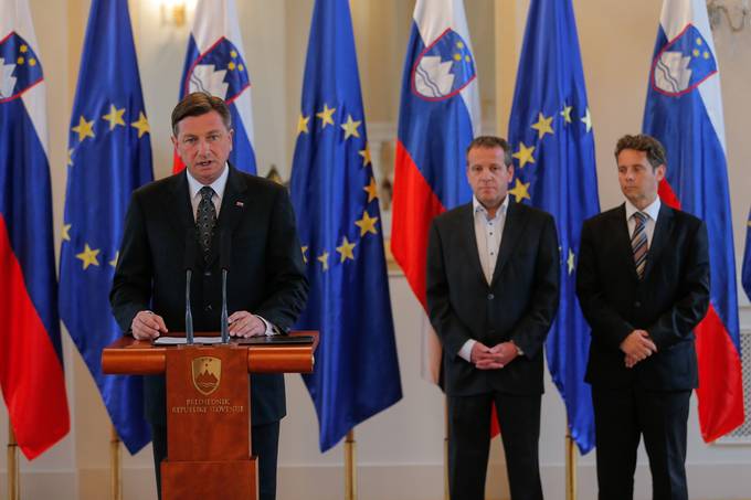 Predsednik Republike Slovenije Borut Pahor je danes sprejel na pogovor novoizvoljenega predsednika Ra�unskega sodi��a Republike Slovenije Toma�a Vesela in dr. Igorja �oltesa, ki se s tega polo�aja poslavlja