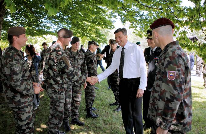 Predsednik republike na osrednji slovesnosti ob dnevu Slovenske vojske v Voja�nici generala Maistra v Mariboru