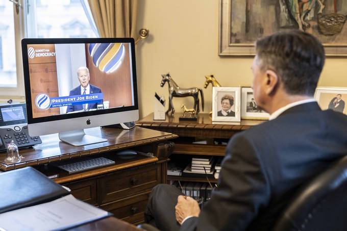 Predsednik Pahor na povabilo amerikega predsednika Bidna sodeloval na spletni konferenci Vrh demokracij