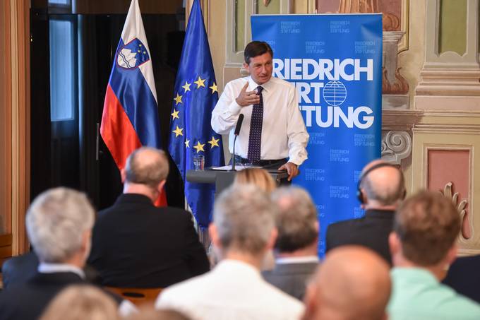 Predsednik Pahor se je udeleil mednarodne konference z naslovom Sooanje s preteklostjo: "Izzivi spravnega procesa v Sloveniji"