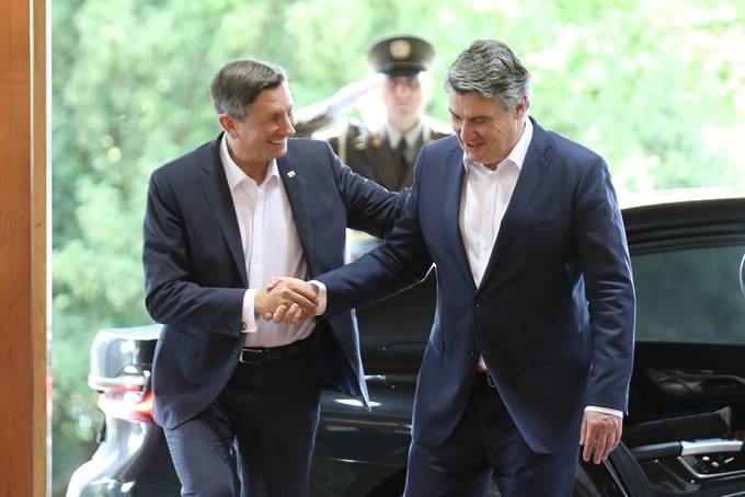 Predsednik Pahor se je na povabilo predsednika Republike Hrvake Milanovia danes popoldan mudil na delovnem obisku v Zagrebu