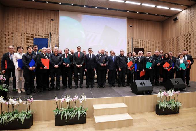 Predsednik republike Borut Pahor se je udeleil slovesne podelitve nagrad in priznanj ob dnevu Civilne zaite
