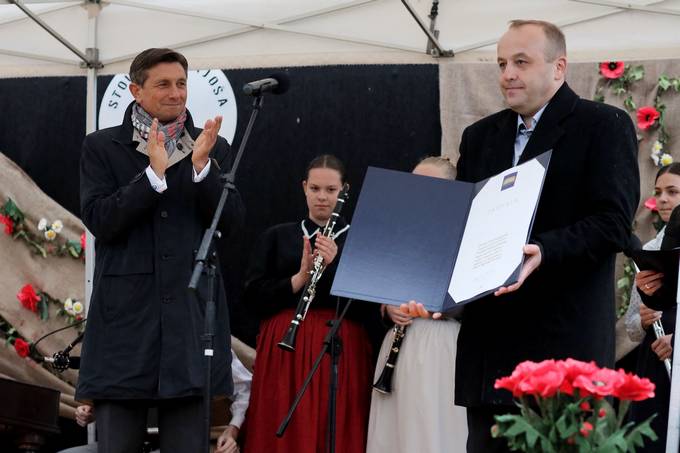 Predsednik republike na slovesnosti ob jubilejni 100. postavitvi majoa v Gananih