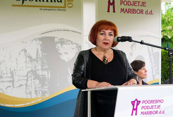 V imenu predsednika republike je Slovenska vojska poloila venec k spomeniku miru na Pobreju