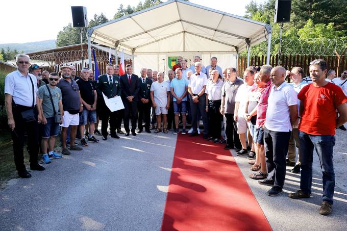 Predsednik republike je 129. protidiverzantski eti obinskega taba Teritorialne obrambe Slovenska Bistrica vroil dravno odlikovanje astni znak svobode Republike Slovenije