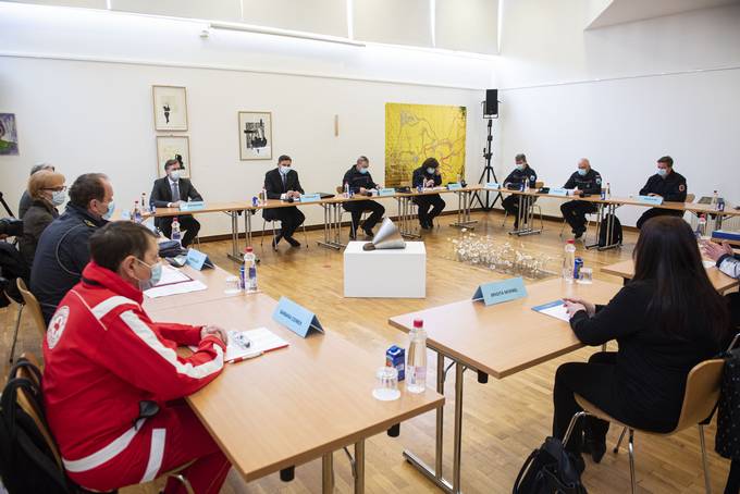 Predsednik republike v Novem mestu nadaljeval z regijskimi obiski tabov Civilne zaite: »Povsod lahko obudujem solidarnost ljudi in institucij«