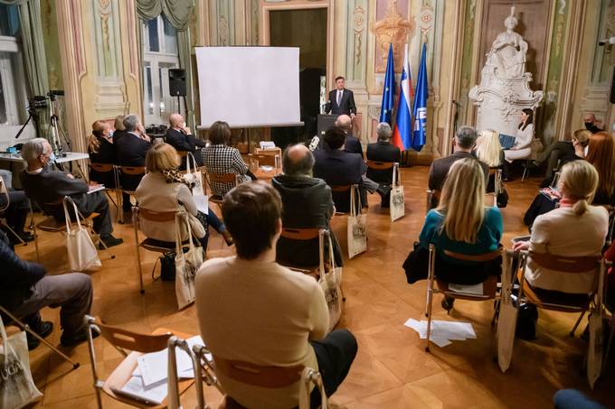 Predsednik republike na odprtju raztave ODJUGA: Zgodbe o identitetah na prepihu: "Razstava je praznik soitja"