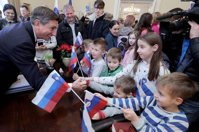 V Predsedniki palai dan odprtih vrat ob dnevu samostojnosti in enotnosti