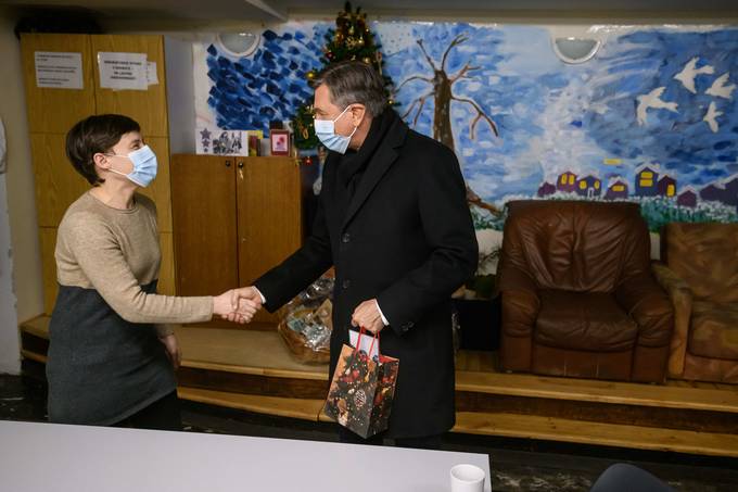 Predsednik Pahor je ob koncu leta tradicionalno obiskal dnevni center za brezdomne v Ljubljani, ki deluje v okviru drutva prostovoljcev Vincencijeve zveze dobrote