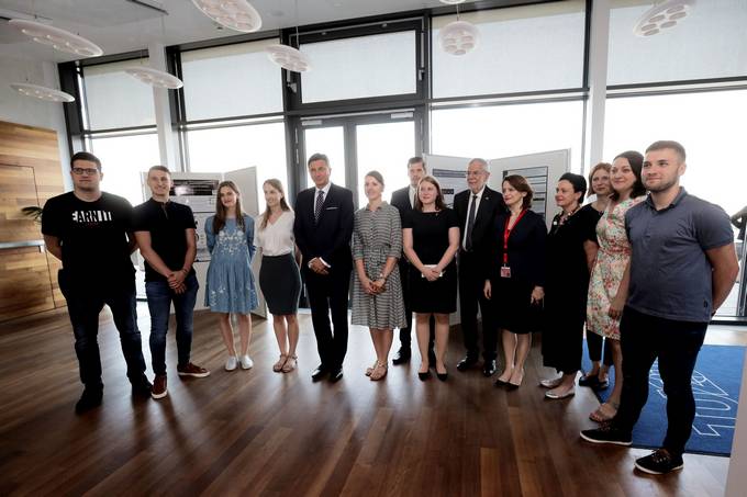 Sreanje predsednika Pahorja in predsednika Van der Bellna s tudenti Plus-Energie-Brogebude Tehnine univerze na Dunaju