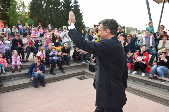 Predsednik republike na praznovanju obinskega praznika v eminovem parku v Domalah