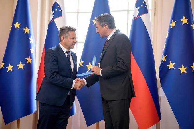 Predsednik republike vroil dravno odlikovanje Raunskemu sodiu Republike Slovenije