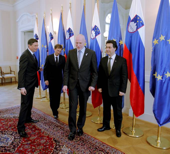 Na povabilo predsednika Republike Slovenije Boruta Pahorja so se sestali predsednik republike, predsednik Dravnega zbora Republike Slovenije dr. Milan Brglez, predsednik Vlade Republike Slovenije dr. Miro Cerar in predsednik Dravnega sveta Republike Slovenije Mitja Bervar.