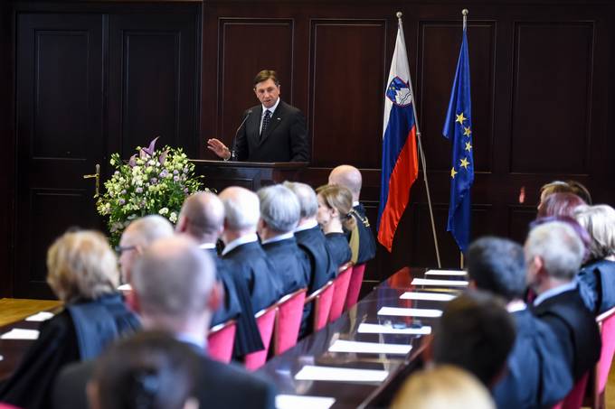 Predsednik republike: "Usposobiti moramo vse institucije, da se bodo v primeru opaznejih stresov nanje odzvale tako, kot to od nas priakujejo ljudje."