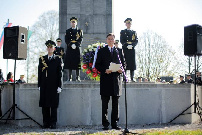 Predsednik republike na spominski slovesnosti na Cviblju v uemberku