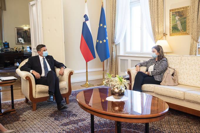 Predsednik republike Pahor zakljuil posvetovanja z vodji poslanskih skupin in ugotovil potrebno podporo za kandidatko za viceguvernerko Banke Slovenije in kandidata za sodnika Ustavnega sodia Republike Slovenije