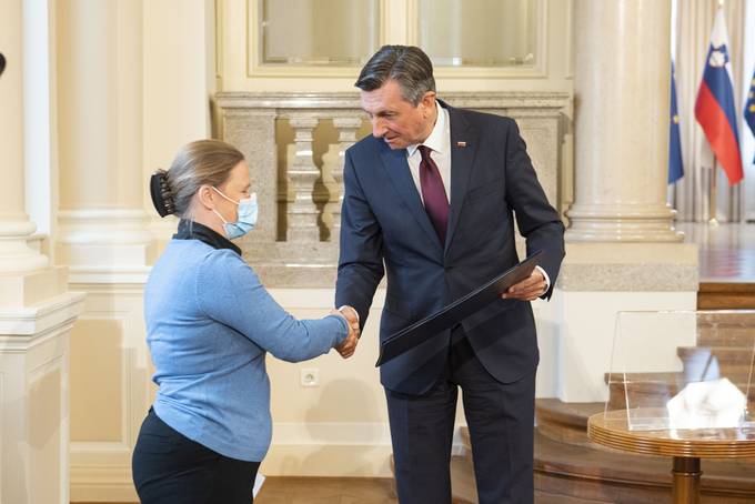 Predsednik Pahor ob mednarodnem dnevu knjig za otroke v Predsedniki palai otrokom priredil ivahen sprejem, posveen Eli Peroci in njeni Muci Copatarici