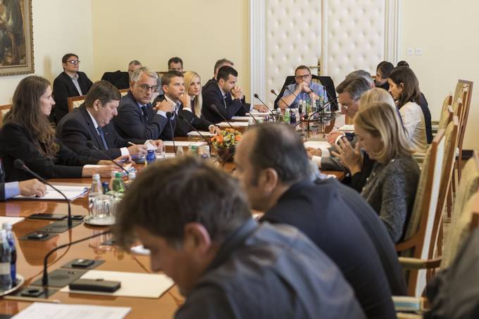 Predsednik Pahor s pogajalci parlamentarnih strank o spremembah meja volilnih okrajev
