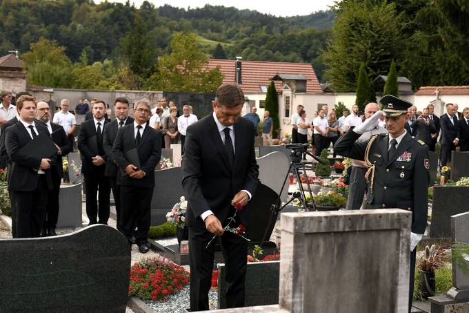 Predsednik republike na pogrebni slovesnosti ob smrti Ivana Omana
