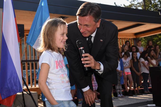 Predsednik republike je na prvi olski dan obiskal osnovnoolce na Bledu
