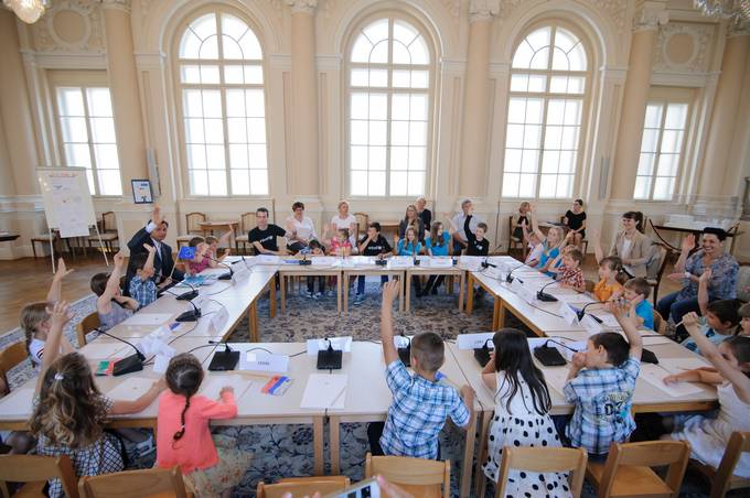 Pogovor z otroki iz Vrtca Velenje v Predsedniki palai