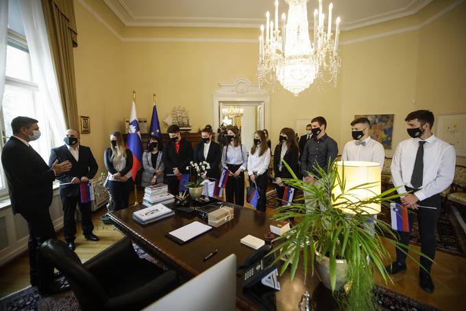 Predsednik Pahor mladim obiskovalcem dneva odprtih vrat ob dnevu Primoa Trubarja: »Ste Slovenci in ste Evropejci. Ostanite e naprej tako pogumni in solidarni«