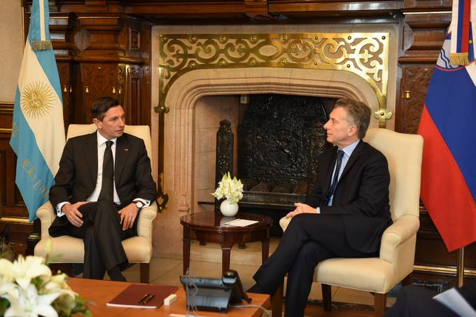 Predsednik Republike Slovenije Borut Pahor je v Argentini zael prvi slovenski uradni obisk na najviji ravni, kjer ga je najprej sprejel predsednik Argentinske republike Mauricio Macri