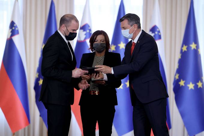 Predsednik republike vroil priznanje jabolko navdiha Dravnemu panonemu nordijskemu centru Kranj, ki sta ga ustanovili Gimnazija Franceta Preerna Kranj in Smuarska zveza Slovenije
