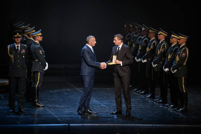 Predsednik Pahor je vroil dravno odlikovanje zlati red za zasluge SNG Maribor