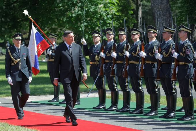 Predsednik republike na osrednji slovesnosti ob dnevu Slovenske vojske v Voja�nici generala Maistra v Mariboru